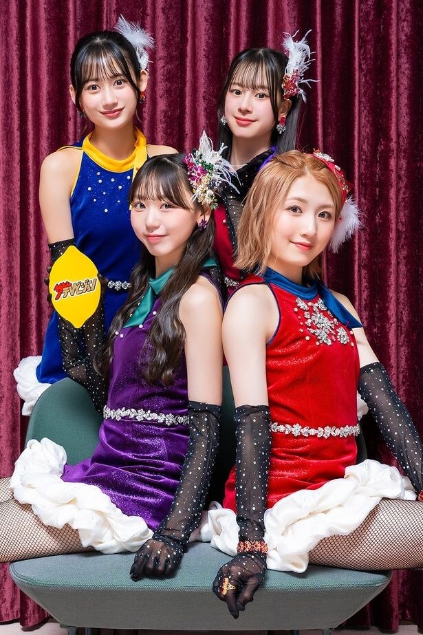 NMB48の(左上から時計回りに)岡腰星来、青原優花、塩月希依音、泉綾乃