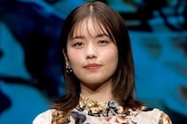 ノースリーブ白ワンピの清楚さが異次元…小芝風花、音声ガイドナビゲーター就任に「素敵」「楽しみ」