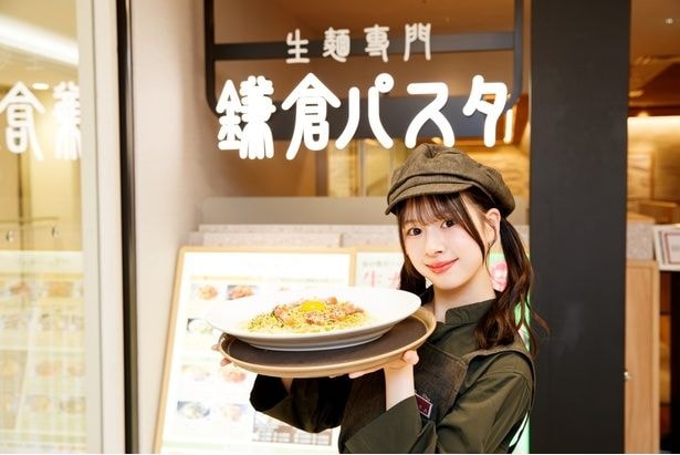 帽子がチャームポイントな「鎌倉パスタ」の制服に身を包んだ青原優花