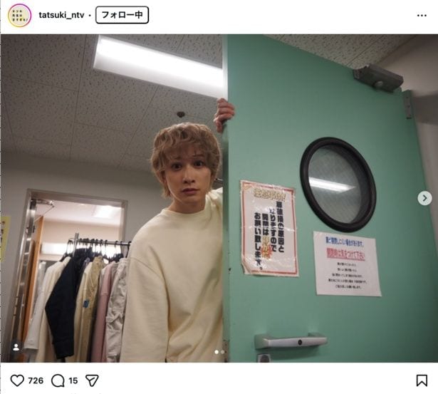 【写真】ドアからひょっこりと顔を覗かせる町田啓太