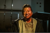 佐藤二朗、丸山隆平らの和気あいあいの現場を捉えたメイキング映像公開　劇中の緊迫感を忘れさせるお茶目な佐藤の姿も＜名無し＞