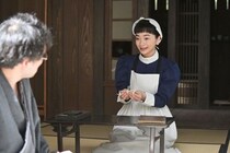 ＜明日の風、薫る＞見上愛“りん”と上坂樹里“直美”は、じろう“康介”の看護のため猫背椿“フユ”の家に通うようになる