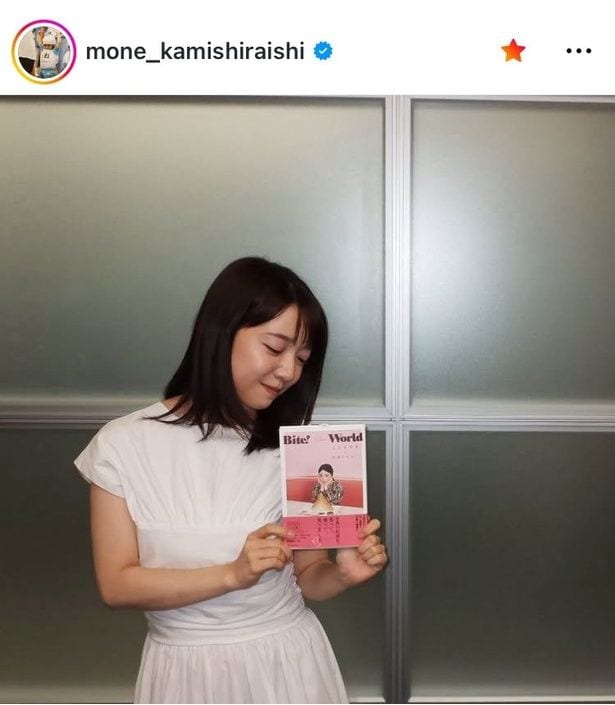 【写真】ノースリーブ×ナチュラルメイク…上白石萌音、二の腕際立つ清楚な姿