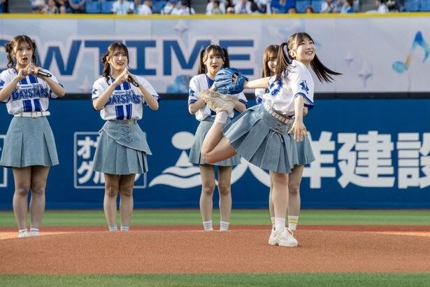 ≠MEの櫻井ももによるセレモニアルピッチ