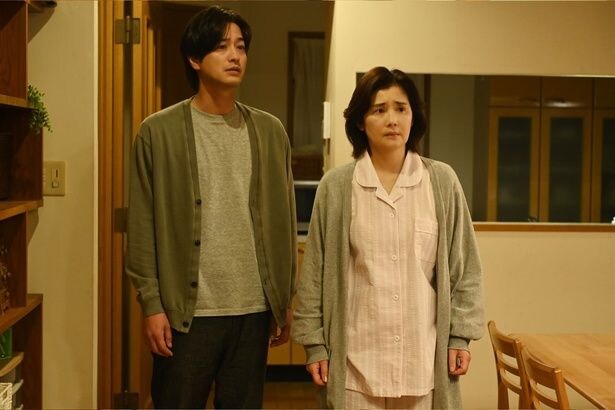 【写真】三浦綺羅“歩夢”の迷惑行為に、石田ひかり“明香里”ら親たちは立ち尽くす