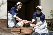 猫背椿“フユ”が明かした過酷な二重生活…見上愛“りん”らは夫の看護へ　シソンヌ・じろう登場に視聴者から反響＜風、薫る＞