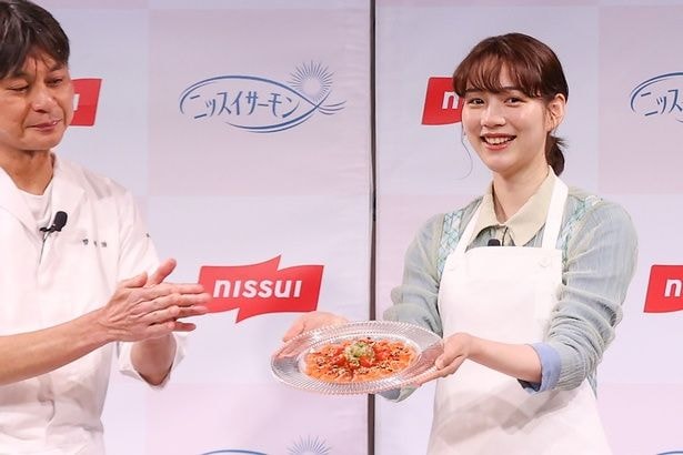 のんが完成した和風カルパッチョを披露