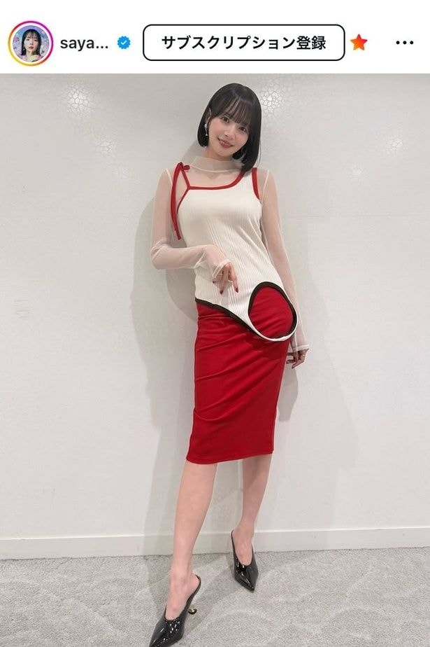 【写真】透け感のある“シースルー”×膝下の“美脚”…岡田紗佳、赤スカート姿