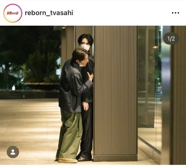 【写真】高橋一生、鈴鹿央士にピタリとくっつく密着ショット