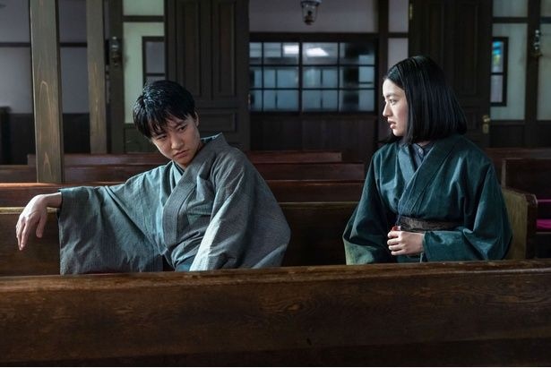 寛太(藤原季節)は直美(上坂樹里)が母親を探す理由を問う