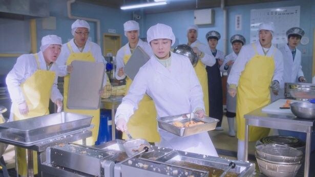 小池栄子主演ドラマの料理監修者が明かすリアルな給食再現の裏側とキャストの結束力　原作者のコメントも＜ムショラン三ツ星＞