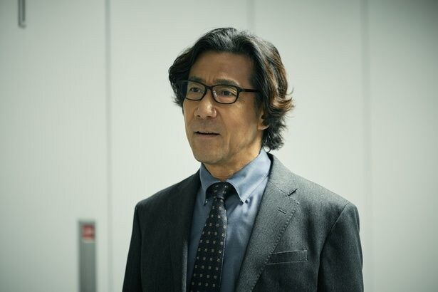 竹内(赤間麻里子)にとって実は大きな存在となっている小池(岸谷五朗)