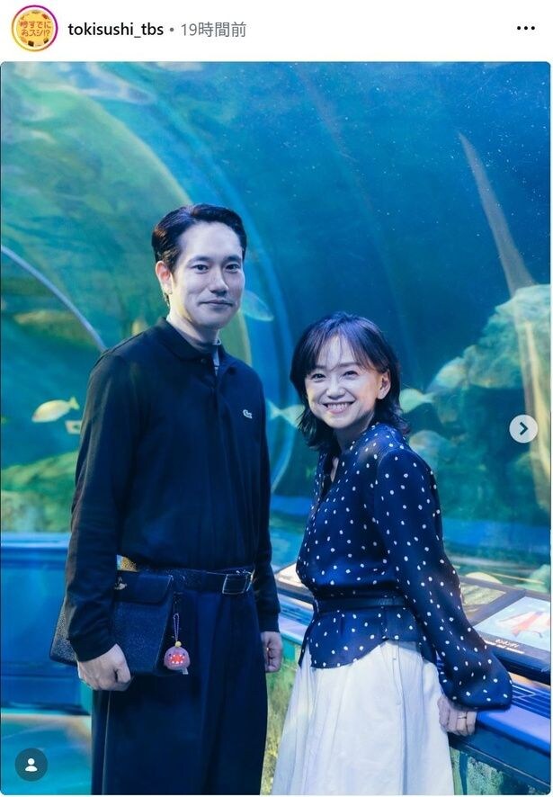 【写真】松山ケンイチ＆永作博美、モノトーンコーデがおしゃれなツーショット