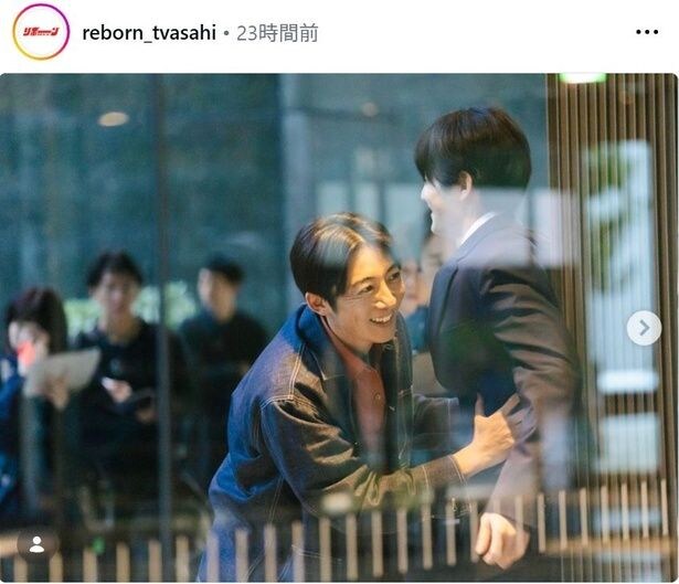 【写真】鈴鹿央士に壁ドン…高橋一生との仲良しオフショットに反響