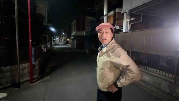 春日俊彰、“強敵”だらけの元不夜城で“ここだけ”のひと皿をゲット　初挑戦のギターに「硬ぇ、痛ぇ」と泣き言も＜じばせん＞