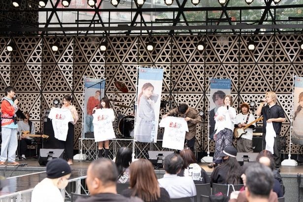 (左から)CUTMAN、くつこ Marimba、星野アリス、大坪俊樹、mike、鈴木りゅうじ