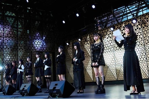 イベントの動員数を発表するAOI