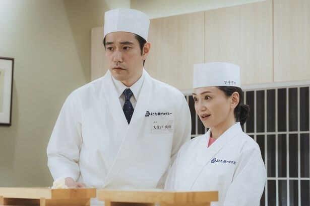 互いに意識をしつつも「講師と生徒」の関係を崩そうとしないみなと(永作博美)と大江戸(松山ケンイチ)