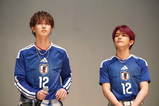 舞台あいさつに登壇したJI BLUE・白岩瑠姫、高塚大夢