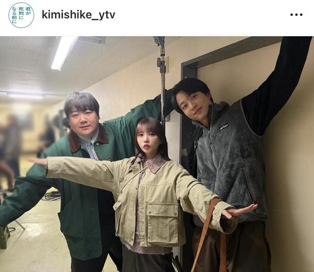 【写真】大きく両手を広げてポーズする与田祐希&鈴木仁&ニシダ・コウキ