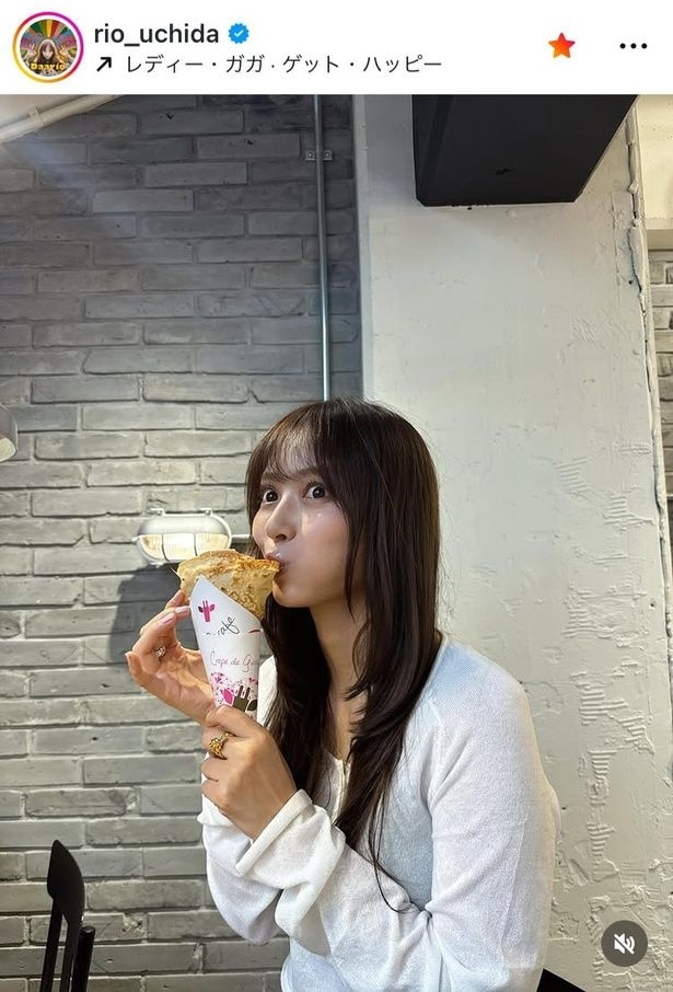【写真】内田理央、クレープをほおばる「束の間のオフ」姿