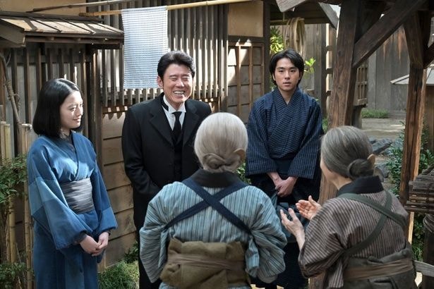 吉江(原田泰造)の計らいで丸山(若林時英)は長屋で暮らすことになる