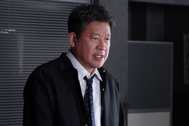 誠(佐藤二朗)、喜多村(竹原ピストル)の任意同行許可を求める
