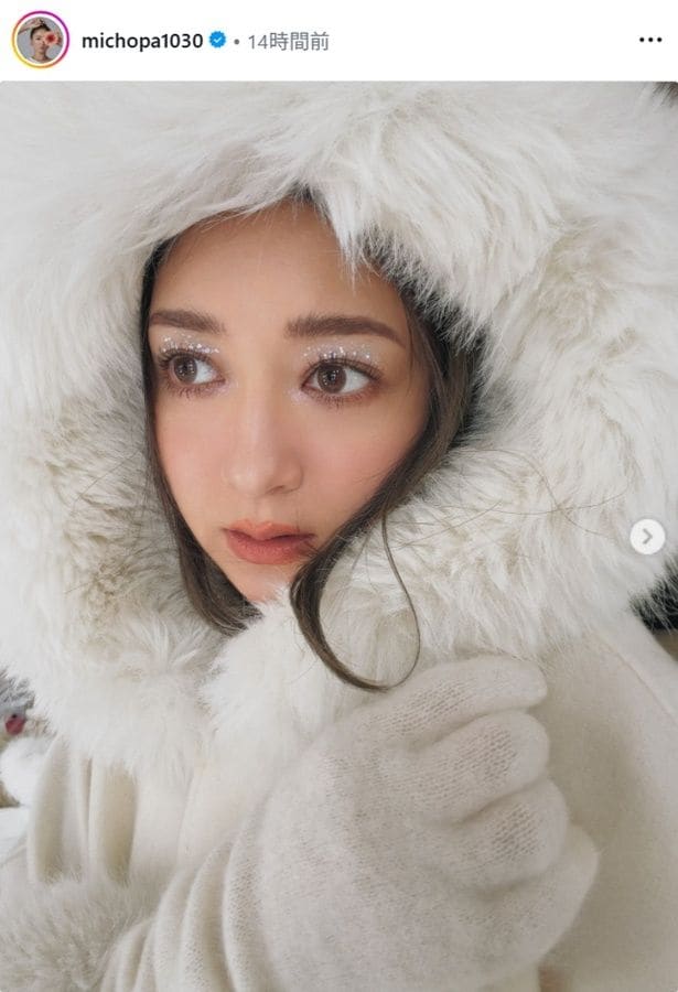 【写真】みちょぱ、ふわふわファー×きらめくアイメイク