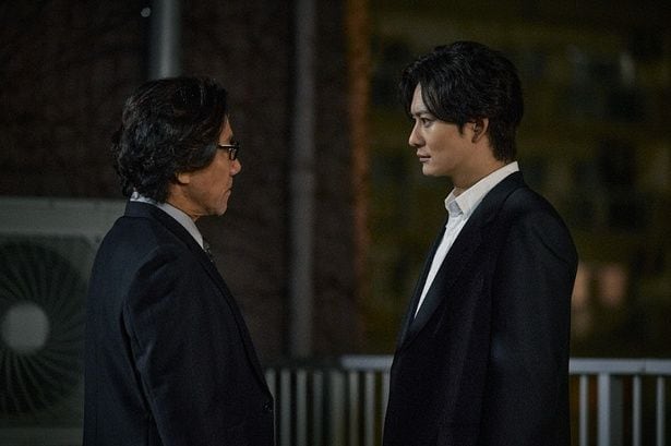 小池(岸谷五朗)と対峙した真(岡田将生)は、両親殺害事件にどう関わったのか直接問いただす