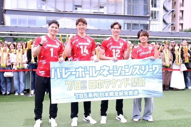 ＜ネーションズリーグ2026＞石川祐希選手のスパイクを原嘉孝が顔面レシーブ　高橋藍選手は「男子バレーへようこそ！」と称賛