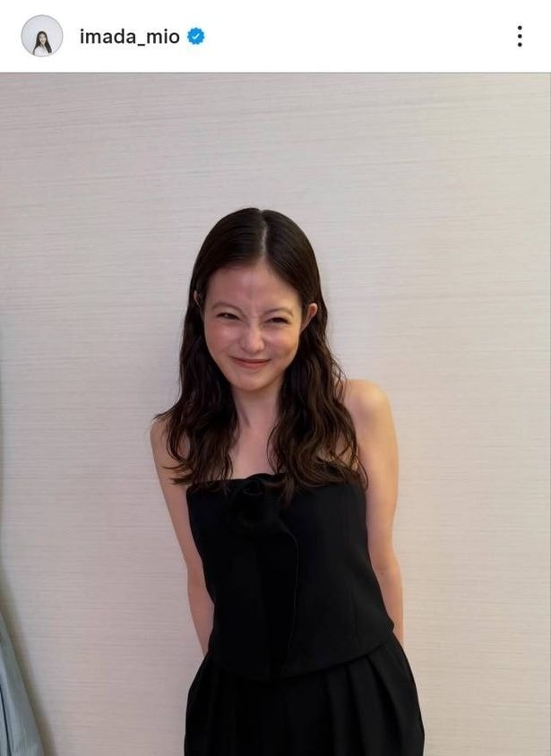 【写真】今田美桜、華奢な鎖骨あらわな黒のセットアップコーデ