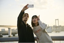 高橋恭平が高橋ひかると自撮り2ショット、岩瀬洋志の浴衣姿も　新シーン写真一挙公開＜山口くんはワルくない＞