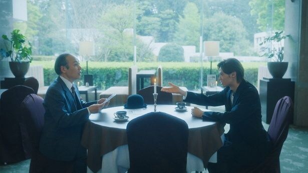 ケンショー(窪塚愛流)＆茂木(正名僕蔵)は固く握手を交わす
