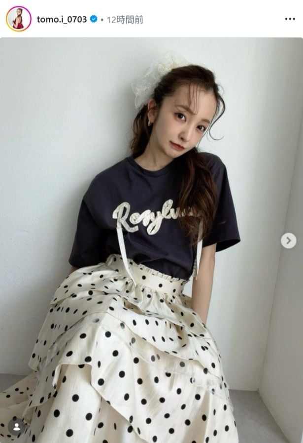 【写真】板野友美、ドット柄スカート×大きなリボンで大人かわいいコーデ