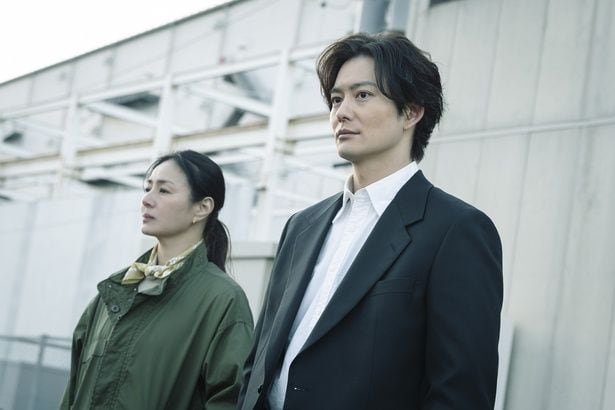 真(岡田将生)がその時々で追う事件だけでなく、両親殺害事件に繋がる手がかりも探っていく晴子(井川遥)だが…