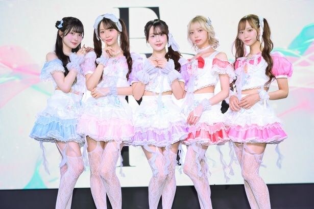 EDEN(写真左から水瀬ひめ、のあ、らん、萌衣、猫桃みゆ)