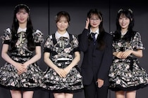 AKB48伊藤百花「み～んなの目線を、いただき～“いともも”～！」メガネ＆スーツ姿で新曲＆秋コンサートを“プレゼン”