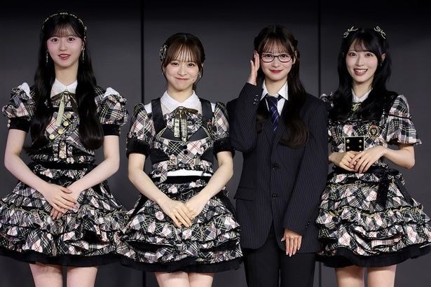 AKB48伊藤百花「み～んなの目線を、いただき～“いともも”～！」メガネ＆スーツ姿で新曲＆秋コンサートを“プレゼン”