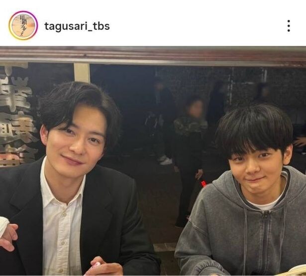 【写真】岡田将生&齋藤潤、自然な笑顔が素敵な仲良し2ショット