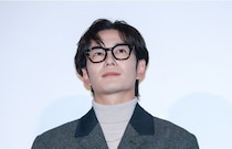 岡田将生&齋藤潤、はにかんだ表情が印象的な仲良しオフショットに「素敵なシーンだった」の声＜田鎖ブラザーズ＞