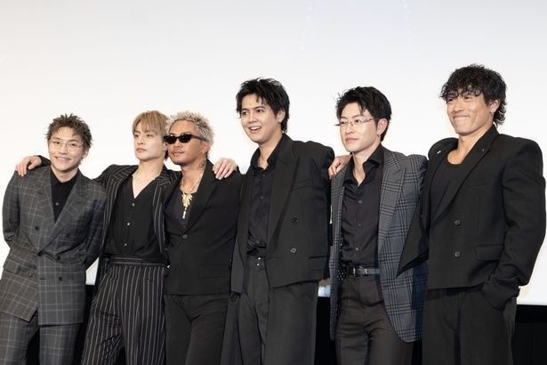 (左より)小森隼、白濱亜嵐、数原龍友、片寄涼太、佐野玲於、中務裕太