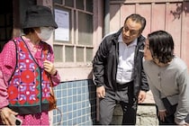 有権者の心をとらえ始めた「チームあかり」黒木華“茉莉”の前に深刻な悩みを抱えた女性が現れる＜銀河の一票＞