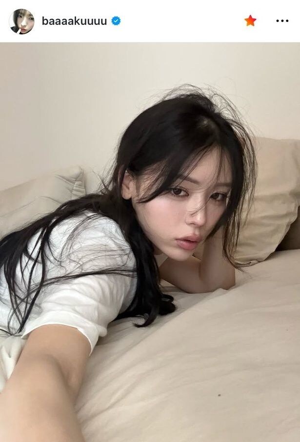 【写真】井手上漠、シーツの上で見せた素顔で“リラックス”姿の自撮り