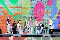 7人組ボーイズグループaoenが韓国の音楽フェスに初参戦、「Youth」英語バージョンをサプライズ初披露