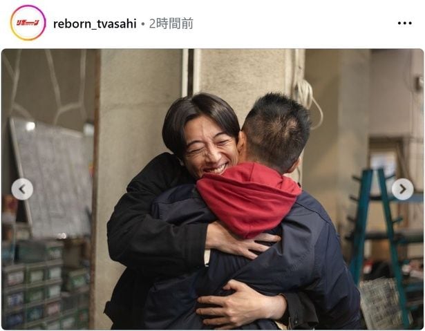 【写真】高橋一生、サプライズ登場の柳沢と笑顔のハグ