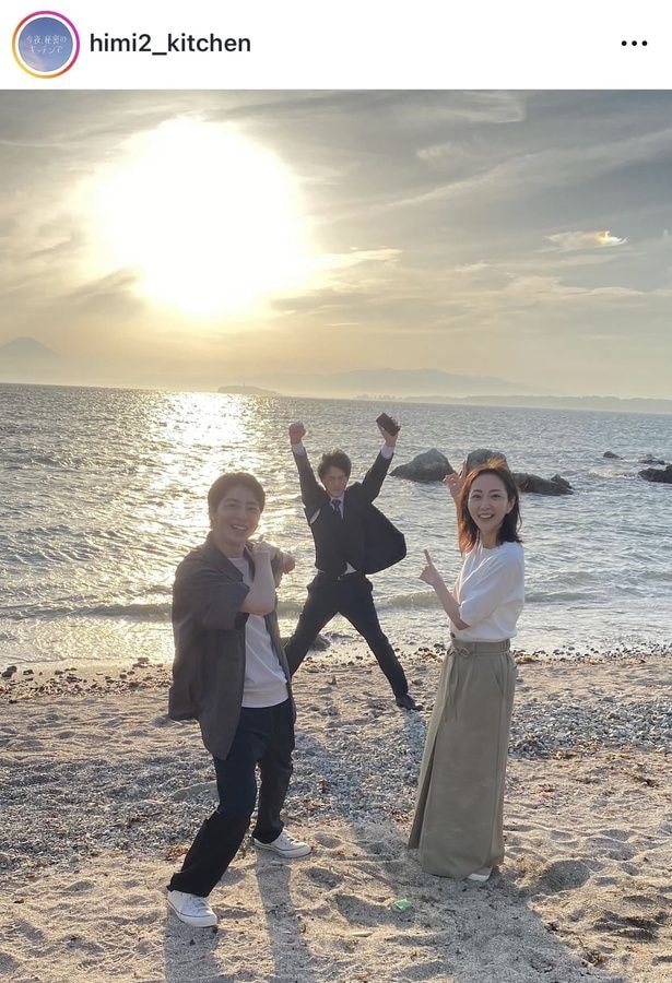 【写真】木南晴夏&高杉真宙が中村俊介をアピール…美しい海辺での“仲良し3ショット”に反響