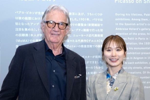 (左より)サー・ポール・スミス、松岡茉優