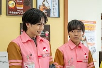 中島健人“三彦”に助けられたことをきっかけに余貴美子“満江”が推し活を開始＜コンビニ兄弟＞