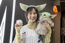 恒松祐里、『STAR WARS NIGHT』始球式に登板「近くにマンダロリアンもいて、見守られている感じが…」
