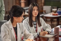 川床明日香“由季子”は、孤独死した老人と自身の父親の姿を重ねる＜LOVED ONE＞